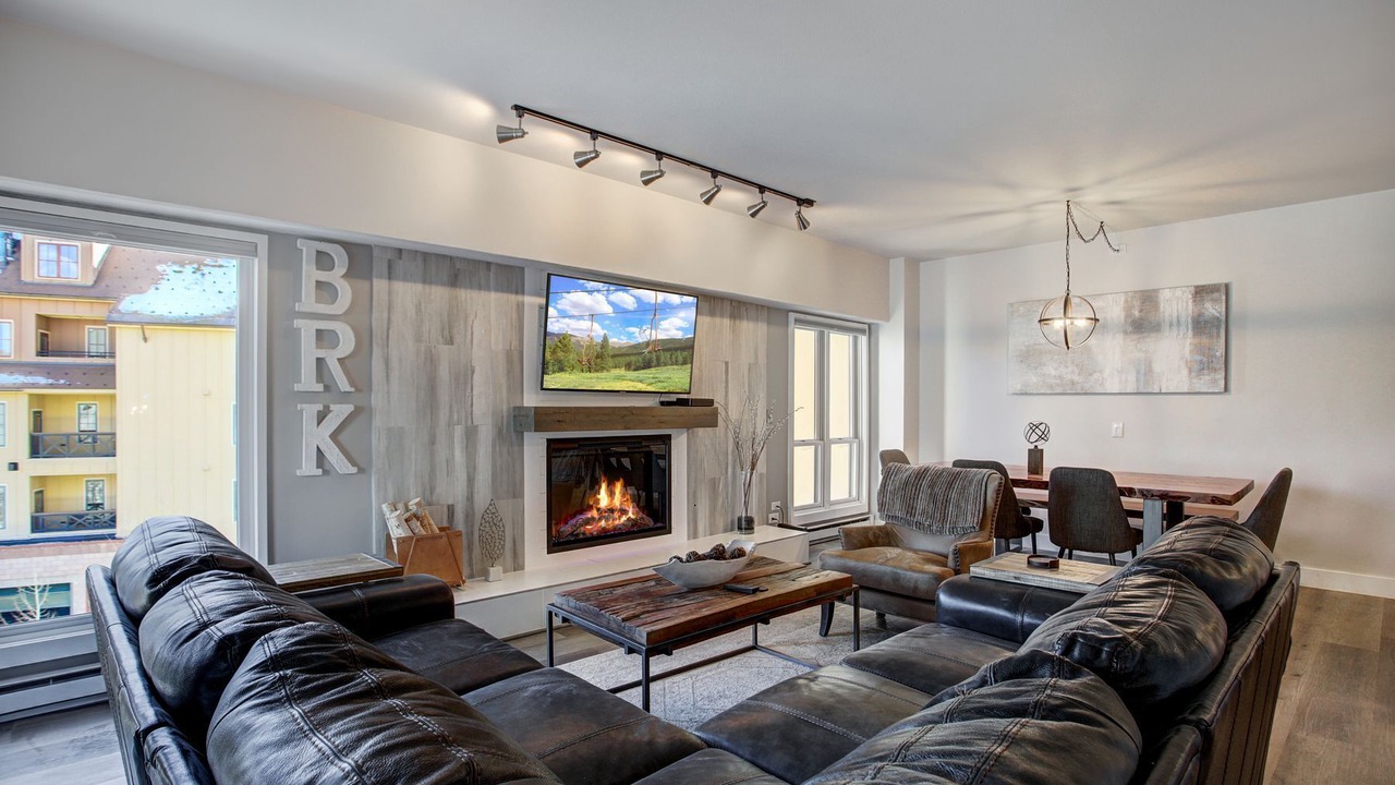 Photo of Livingroom in Peak 9