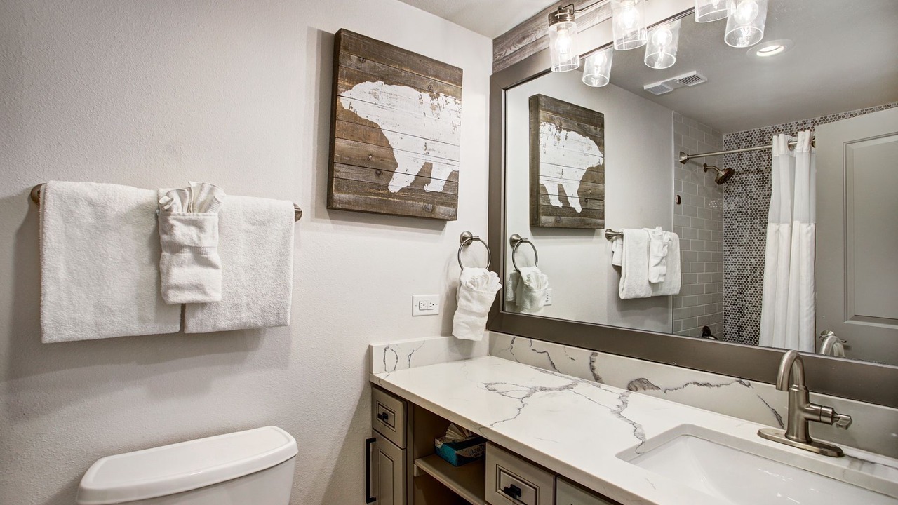 Photo of Bathroom in Peak 9