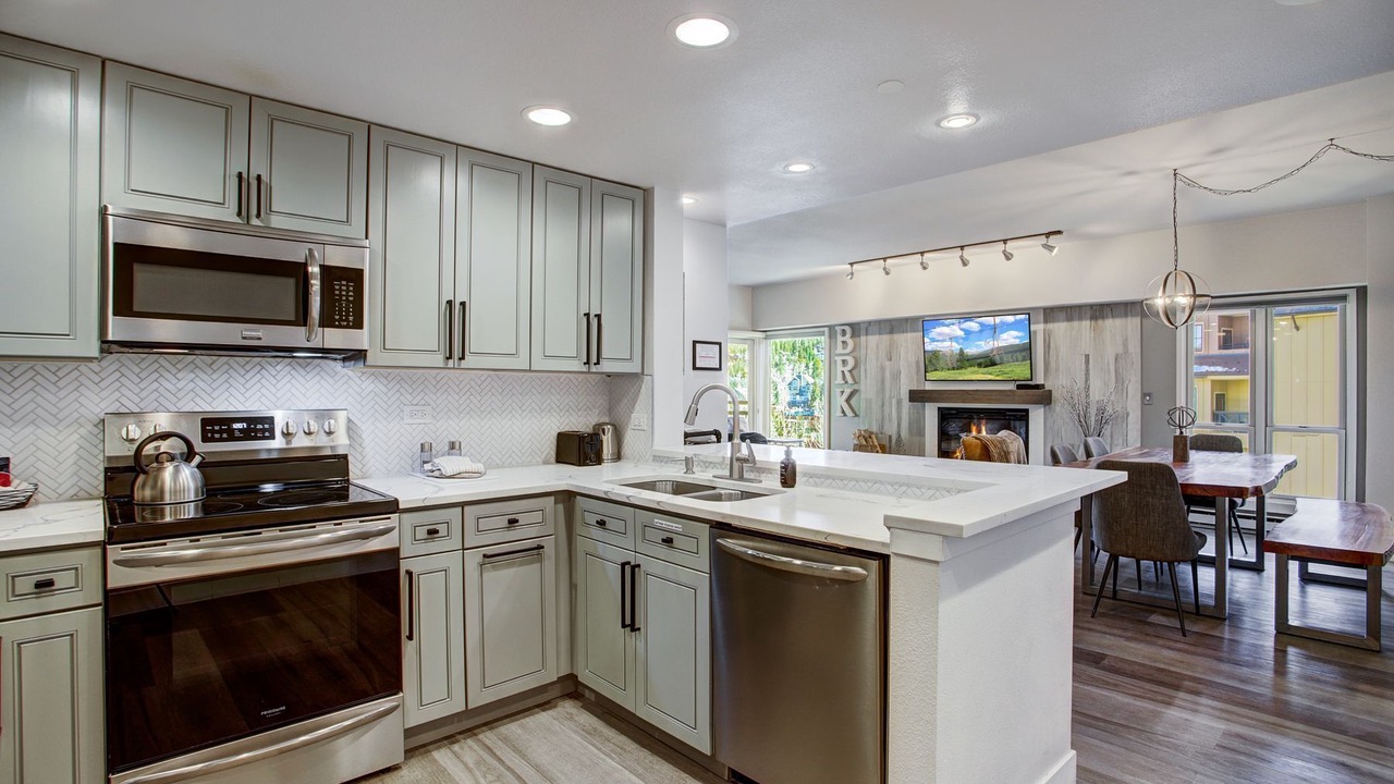 Photo of Kitchen in Peak 9