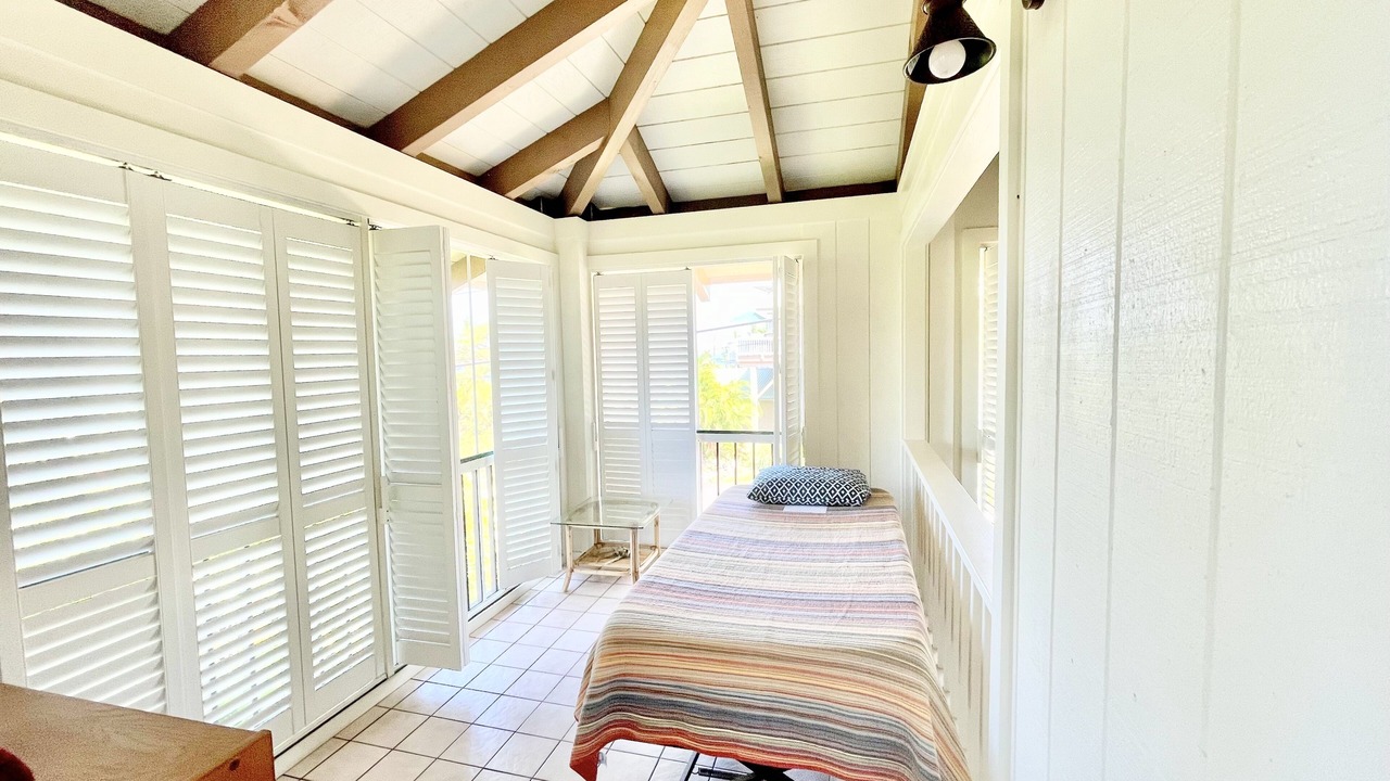 Photo of Bedroom in Kahaluu Bay