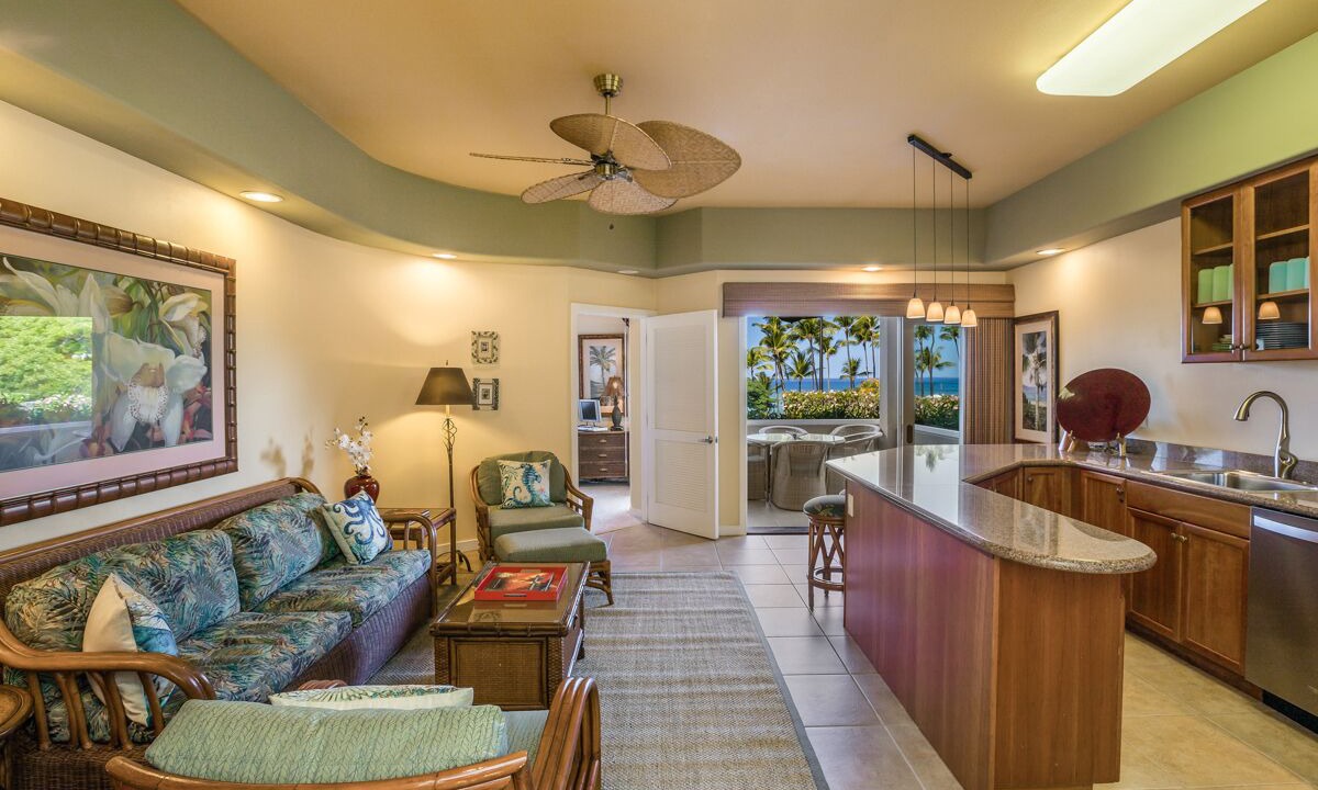 Photo of Livingroom in Kahaluu Bay