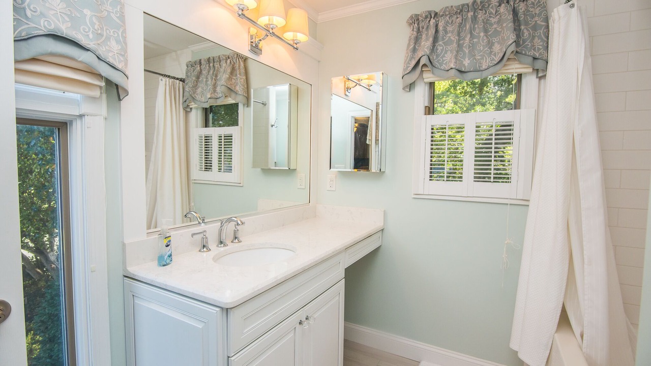 Photo of Bathroom in Caine Woods