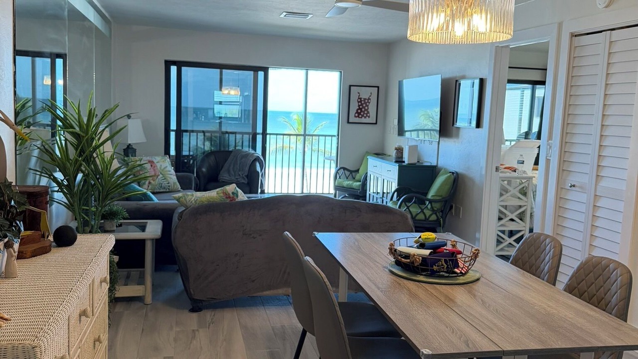 Photo of Livingroom in Mid Island