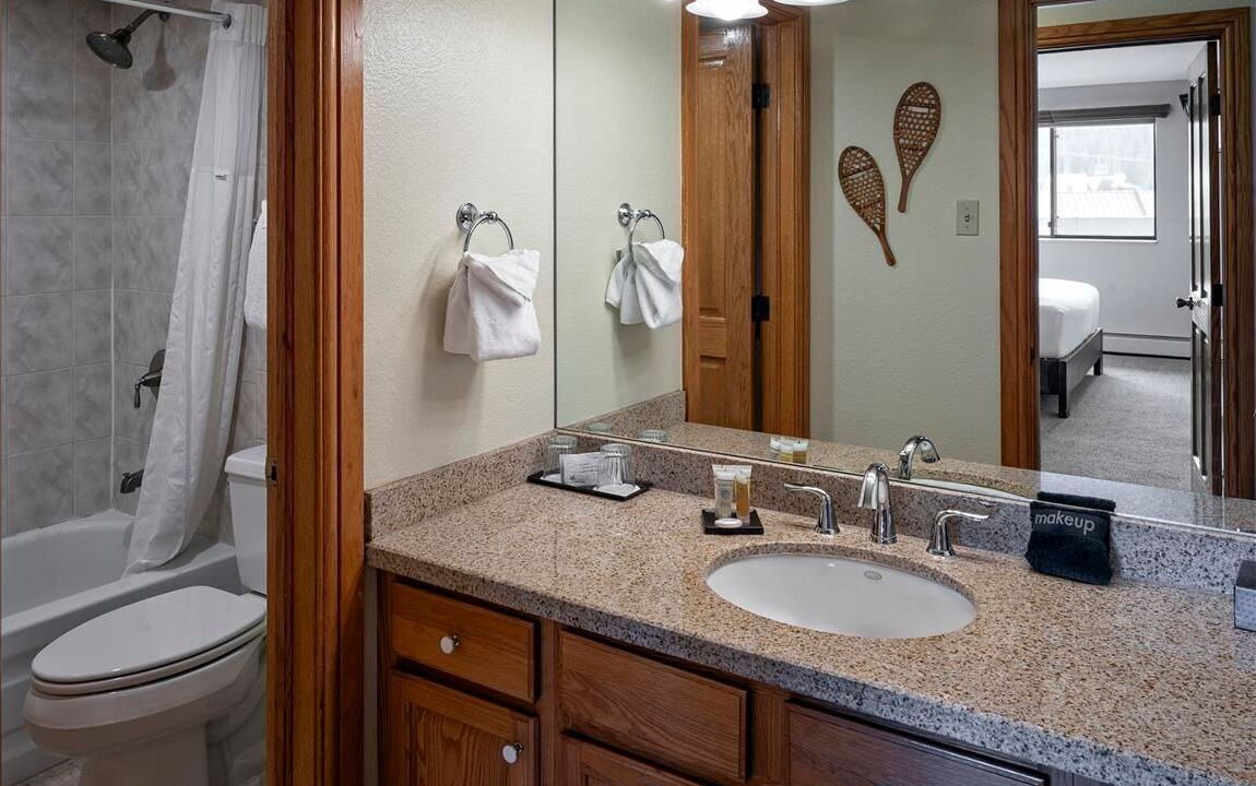 Photo of Bathroom in Four O'Clock