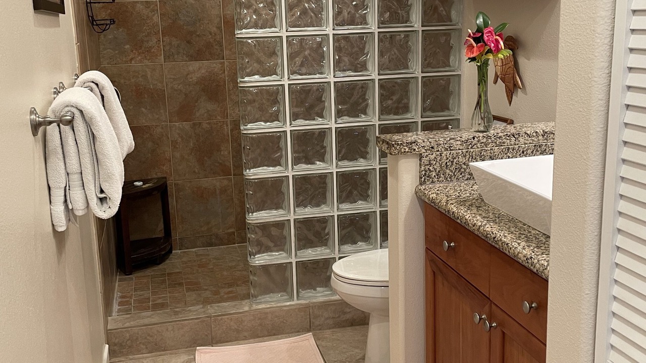 Photo of Bathroom in Kahaluu-Keauhou
