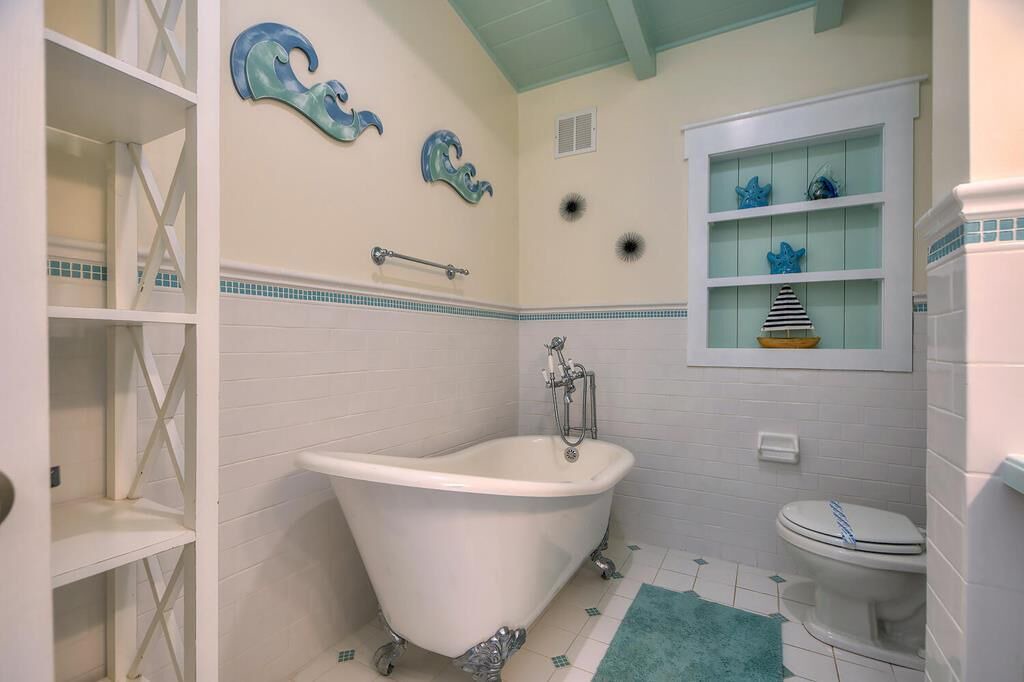 Photo of Bathroom in Long Beach