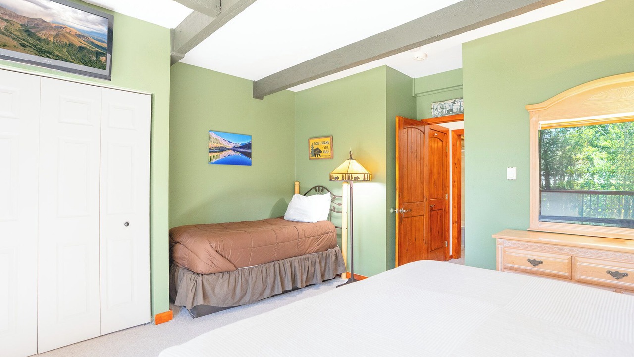 Photo of Bedroom in Four O'Clock