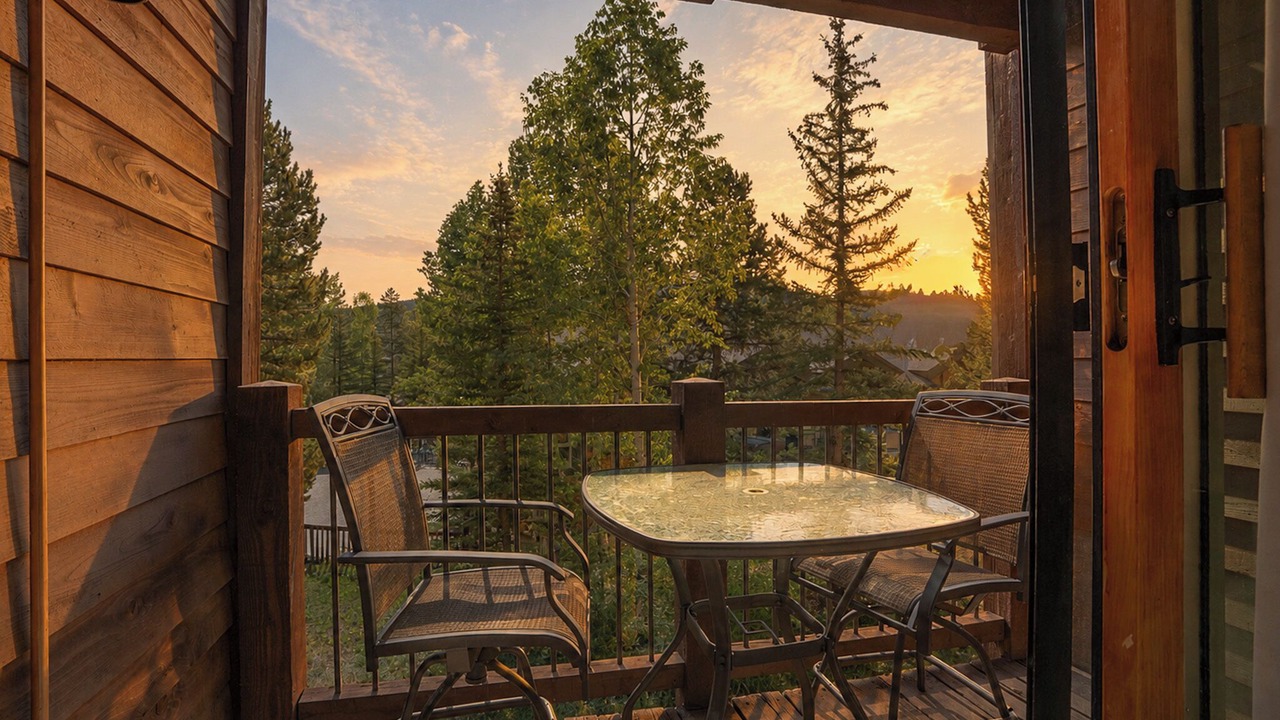 Photo of Outdoor in Four O'Clock