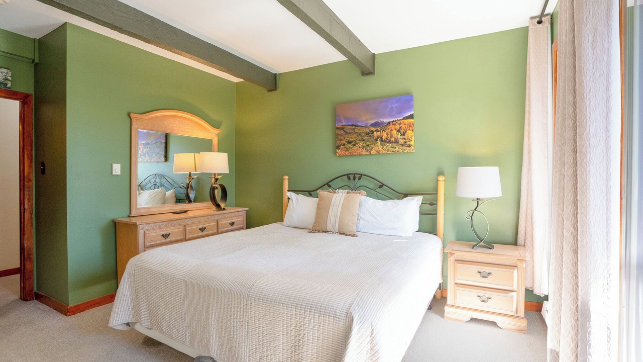 Photo of Bedroom in Four O'Clock