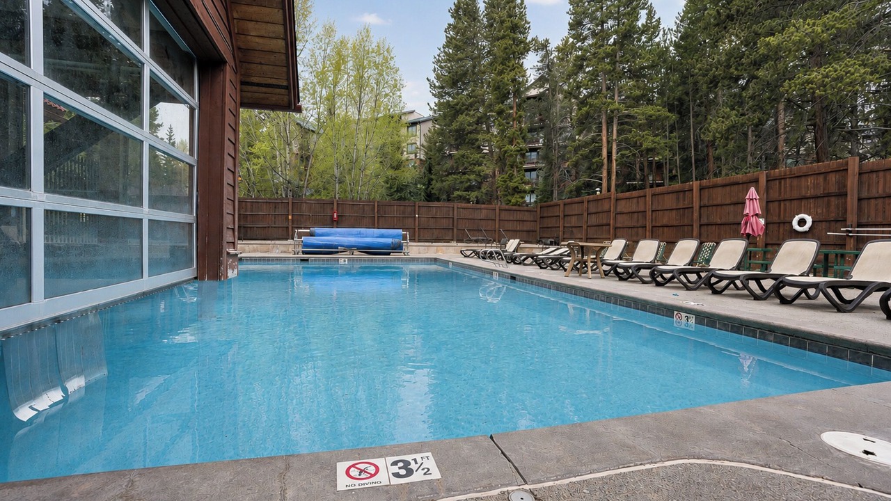 Photo of Outdoor in Four O'Clock