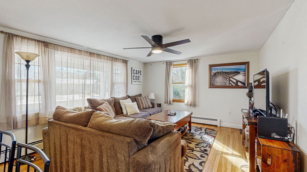 Photo of Livingroom in Falmouth Heights