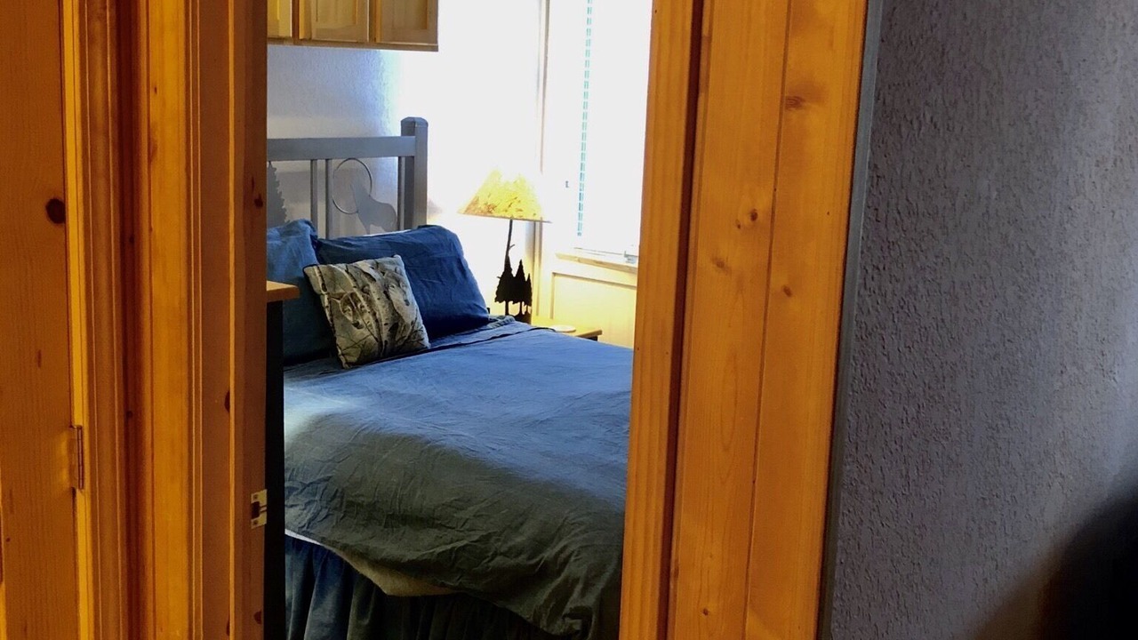 Photo of Bedroom in Peak 8
