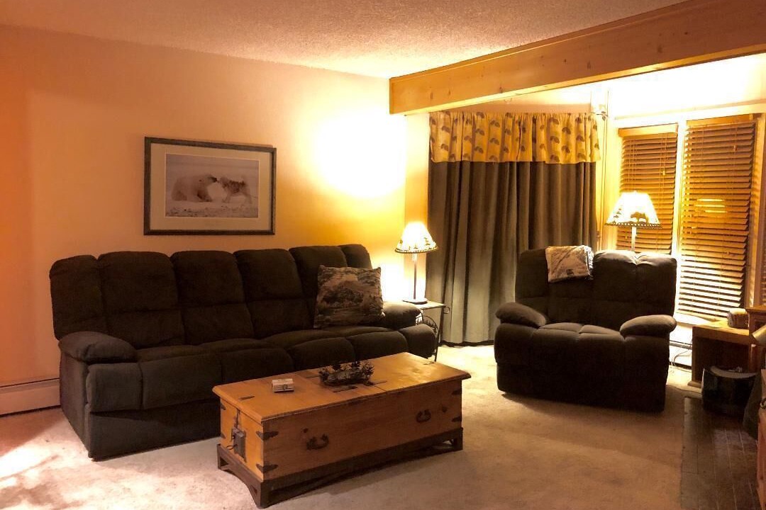 Photo of Livingroom in Peak 8