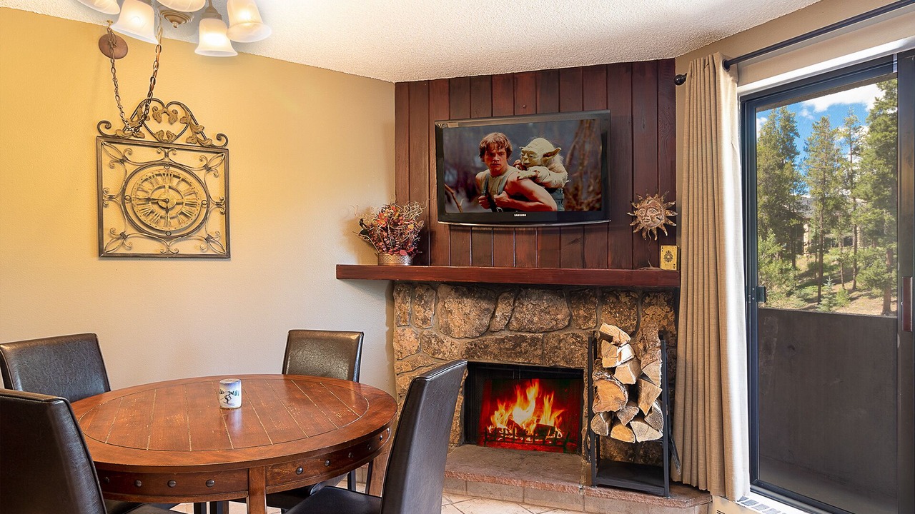 Photo of Livingroom in Peak 9