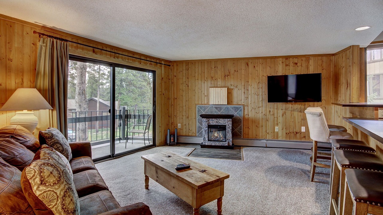 Photo of Livingroom in Peak 8