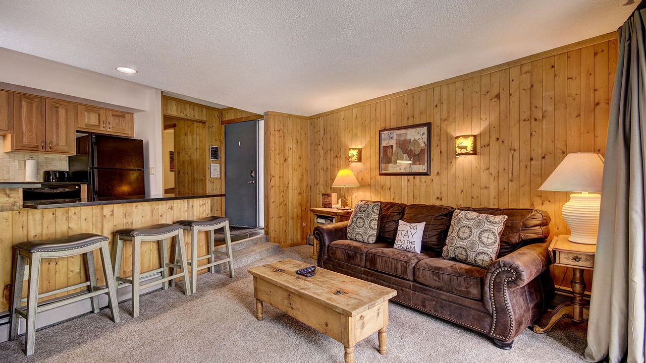 Photo of Bedroom in Peak 8
