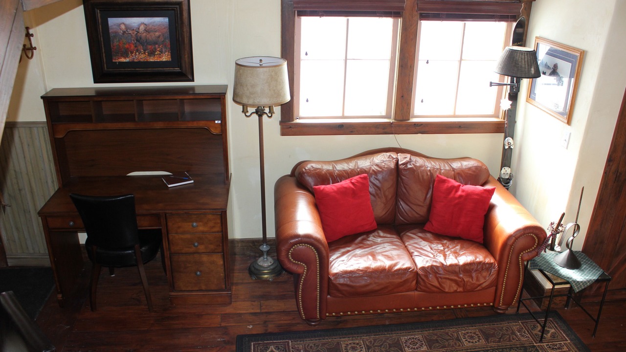 Photo of Livingroom in Historic District