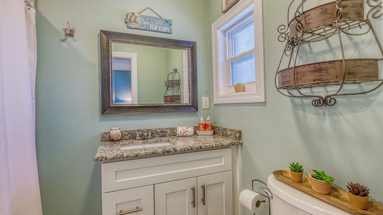 Photo of Bathroom in Anona