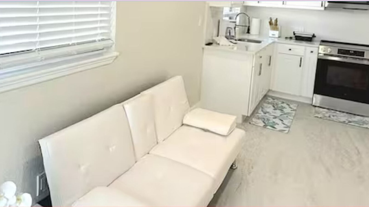 Photo of Livingroom in Capri Isle