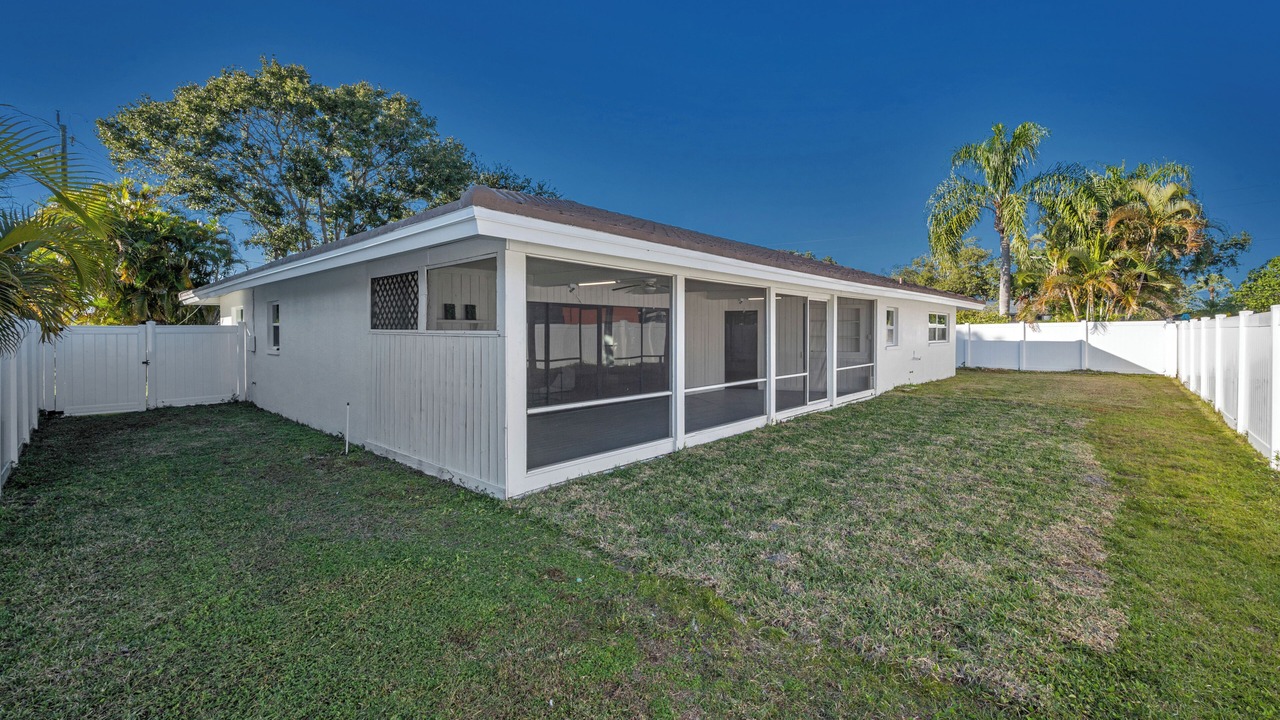 Photo of Outdoor in Harbor Hills