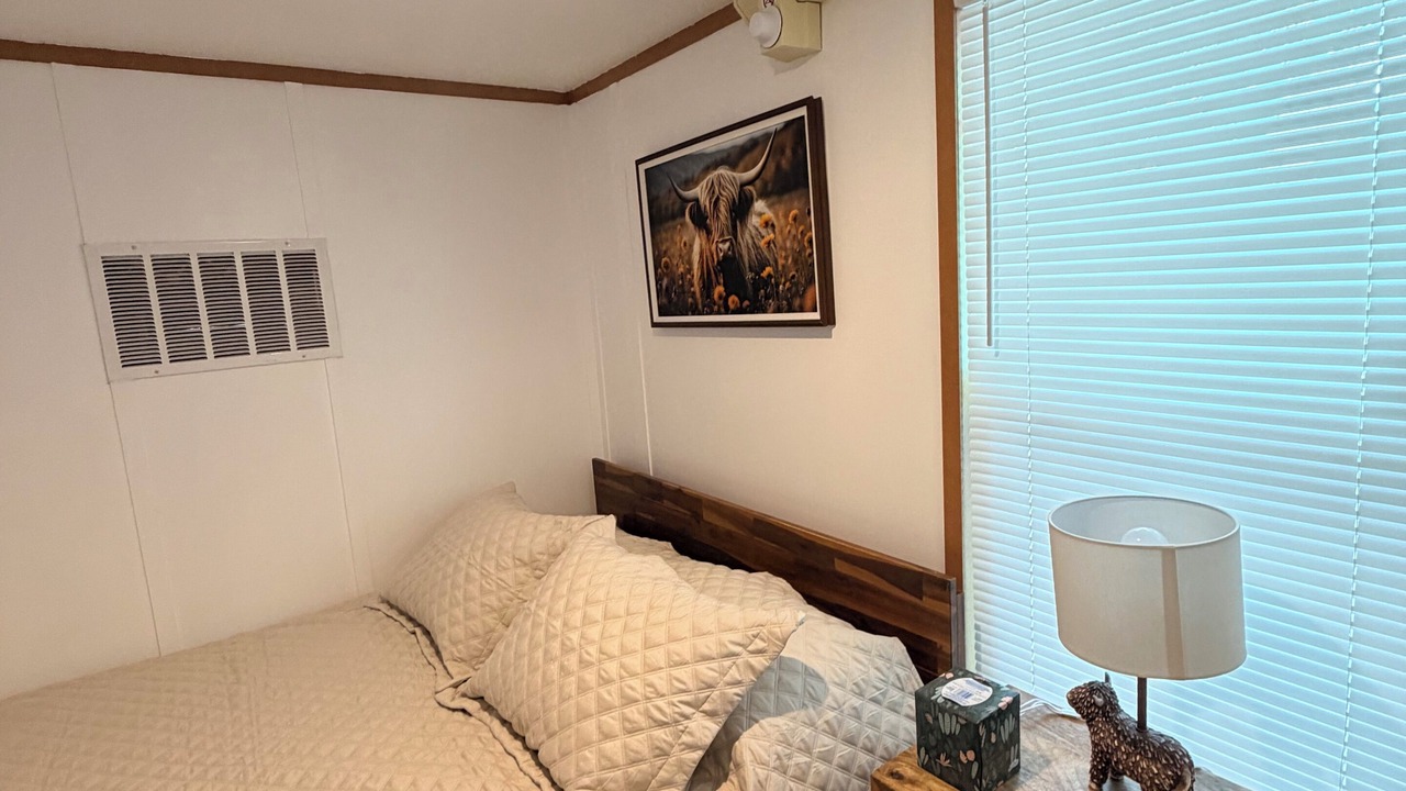 Photo of Bedroom in Suncoast Estates