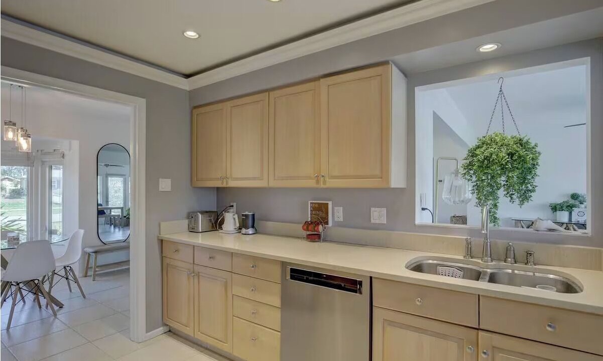 Photo of Kitchen in South Gate Ridge
