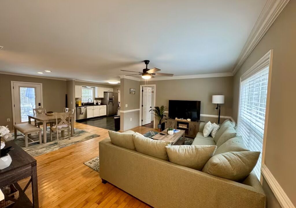 Photo of Livingroom in Longs