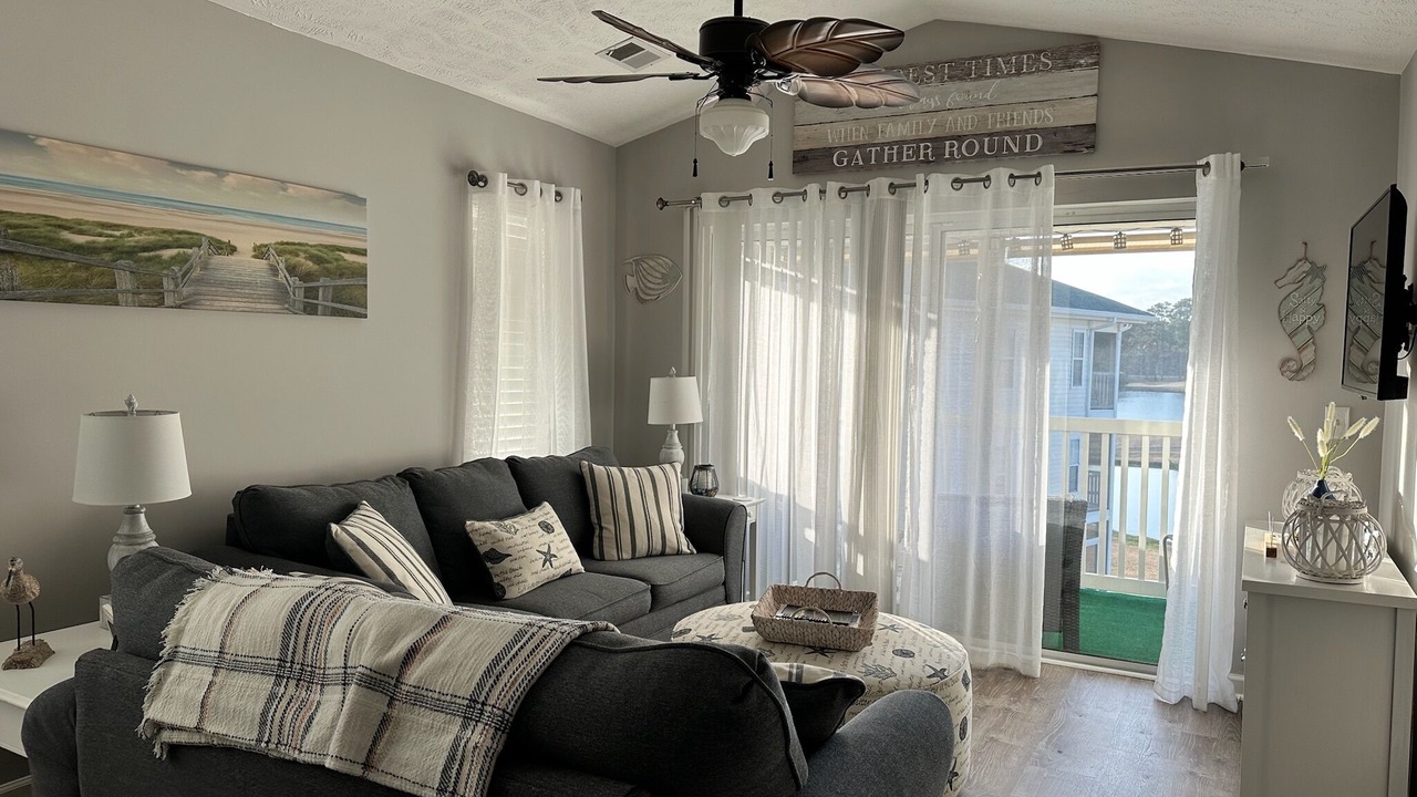 Photo of Livingroom in Longs