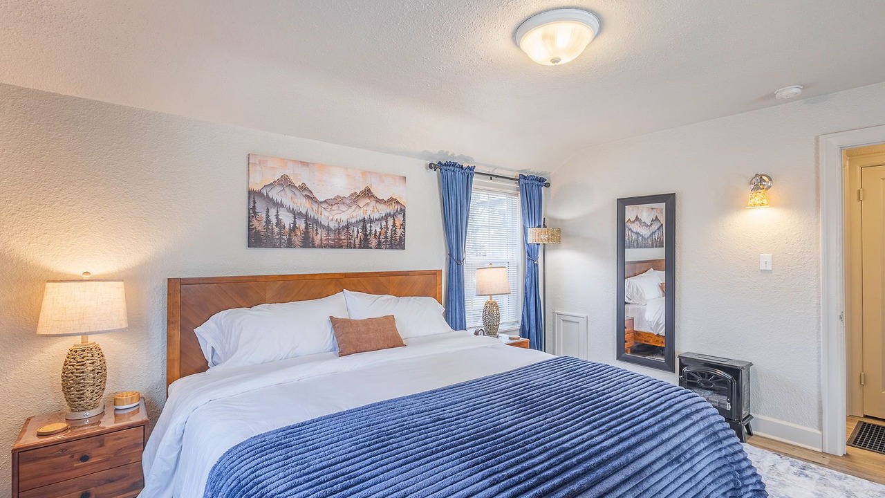Photo of Bedroom in Depot Bench