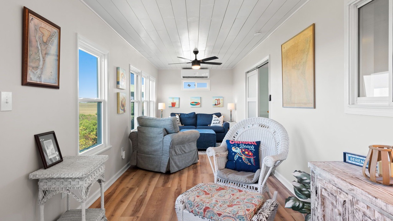 Photo of Livingroom in Caswell Beach
