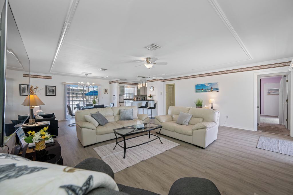 Photo of Livingroom in Redington Shores