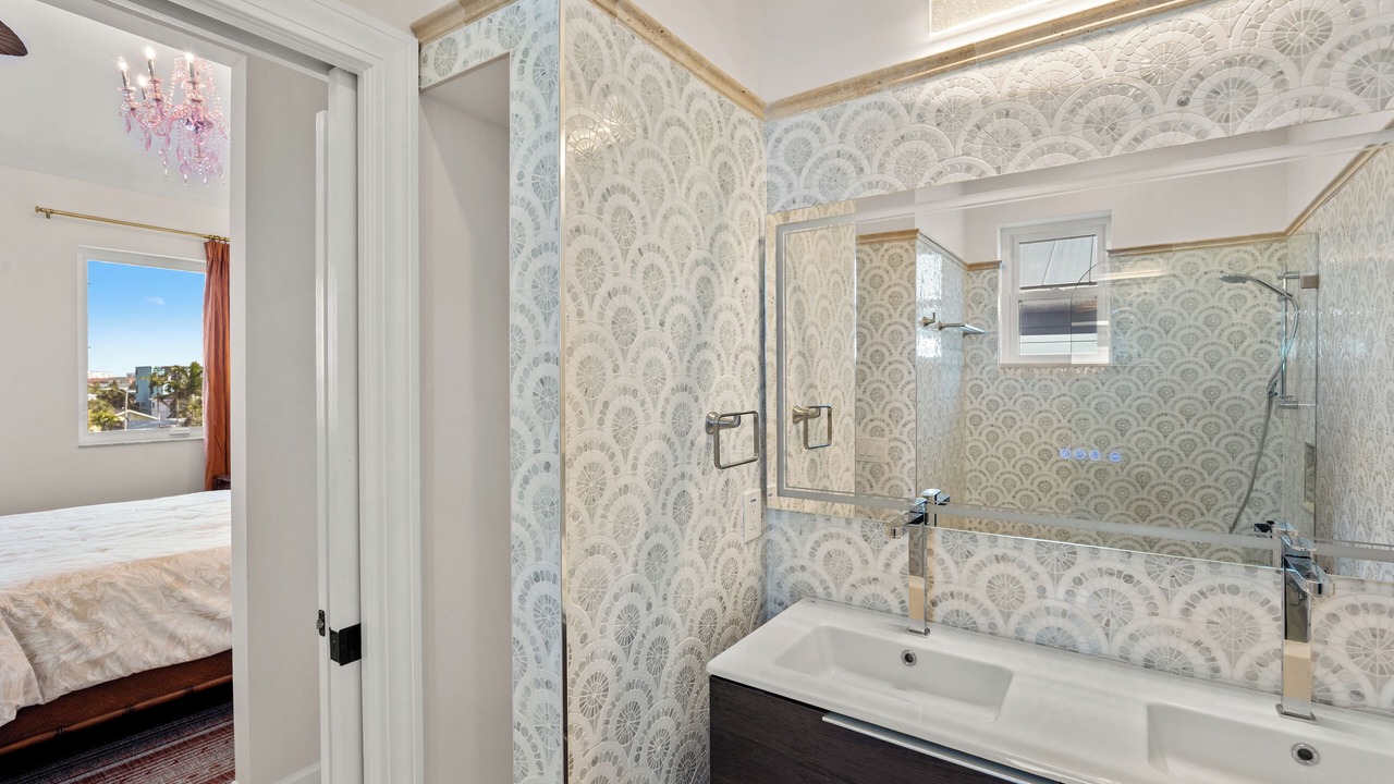 Photo of Bathroom in Treasure Island