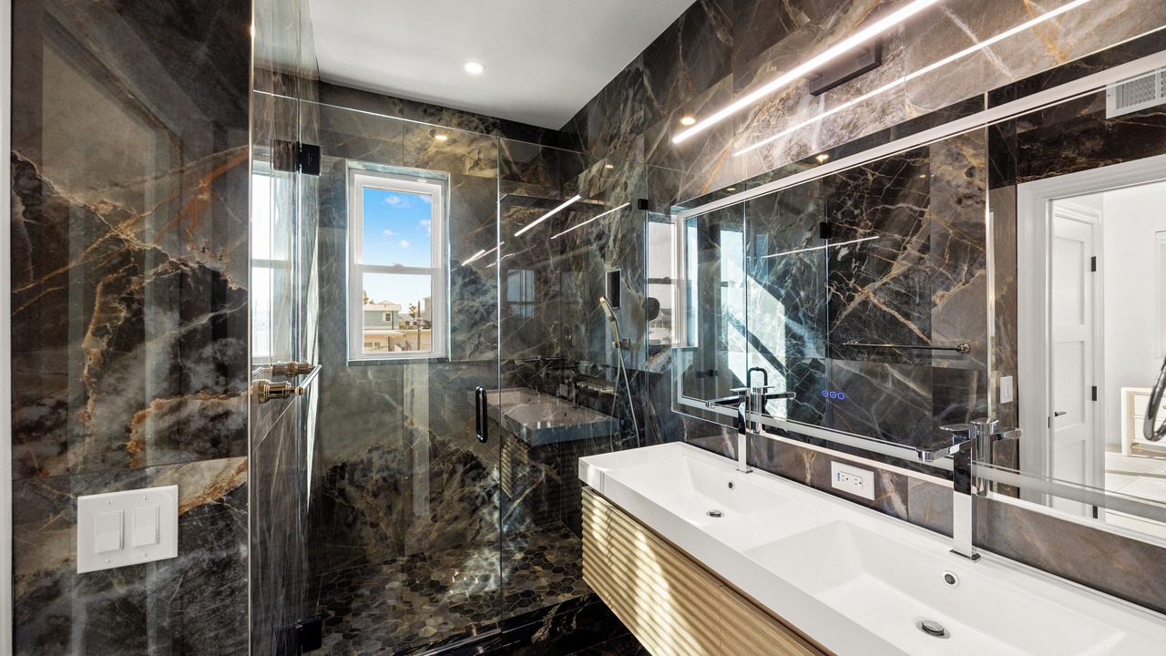 Photo of Bathroom in Treasure Island