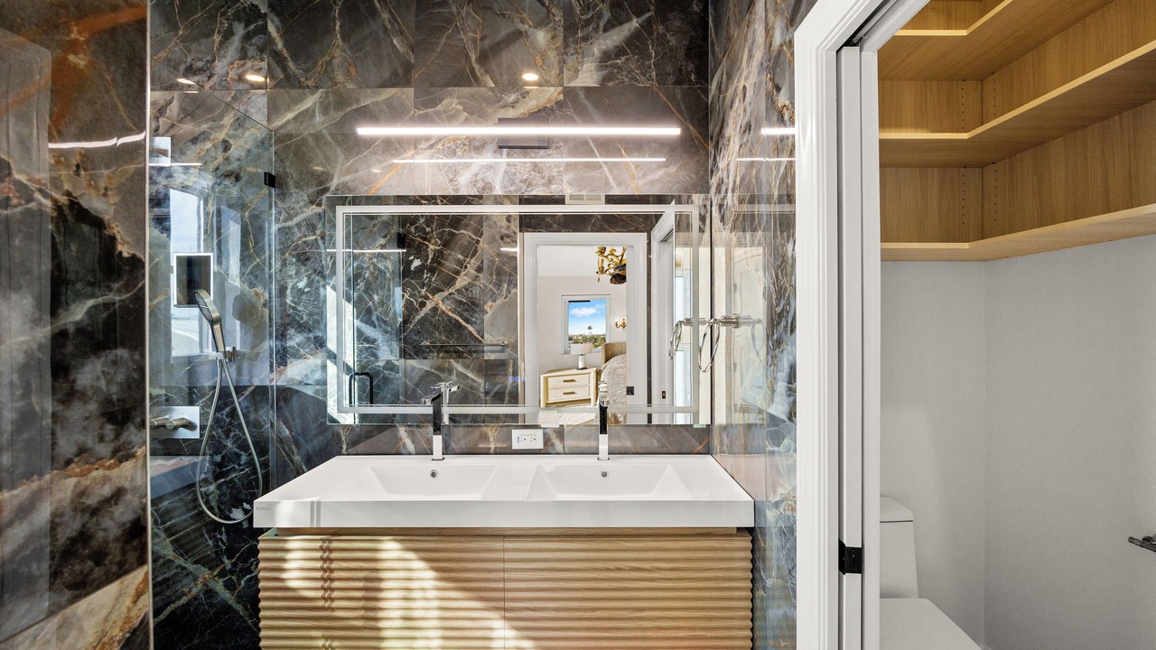 Photo of Bathroom in Treasure Island