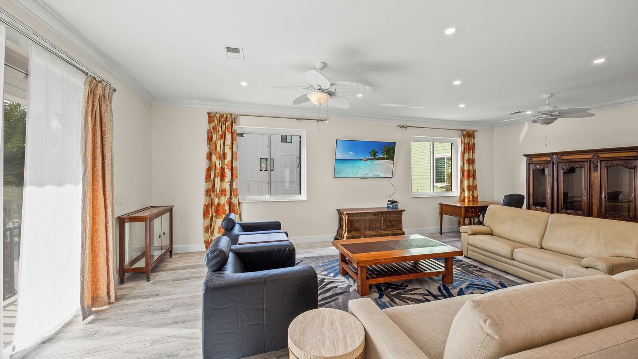 Photo of Livingroom in Treasure Island