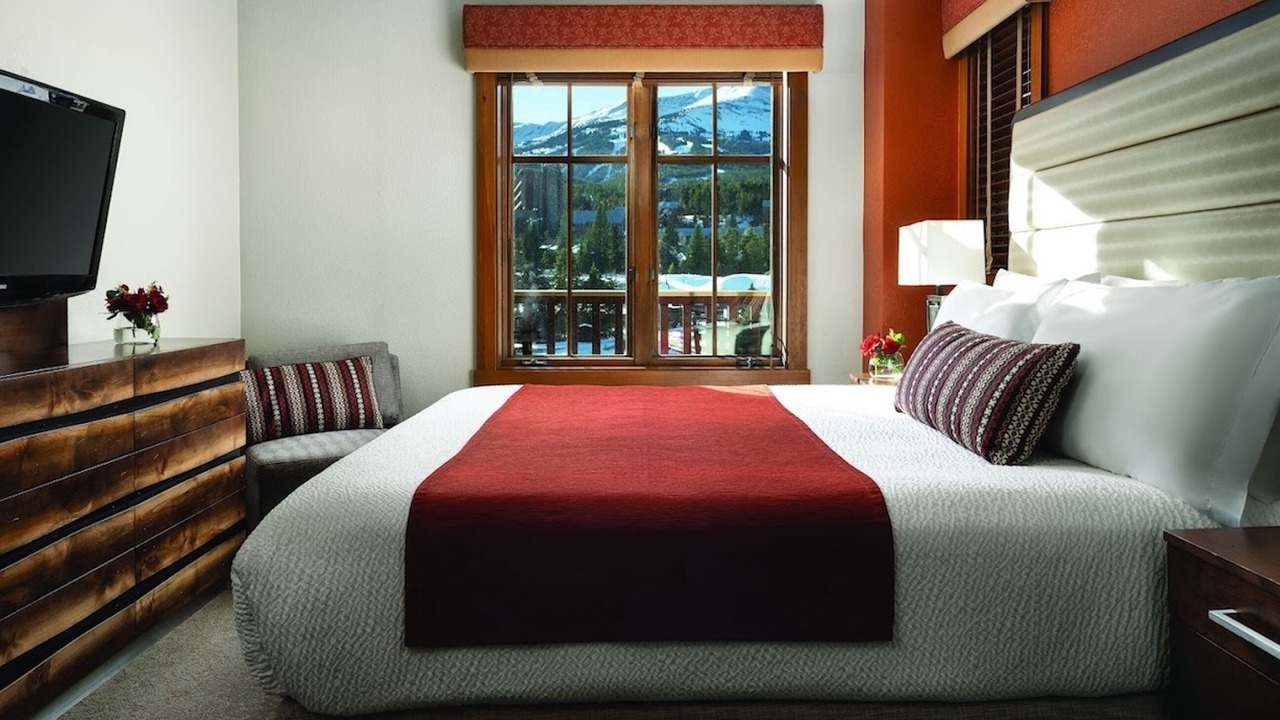 Photo of Bedroom in Peak 9