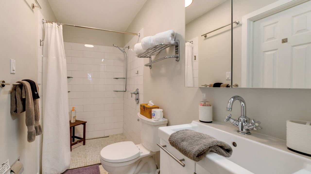 Photo of Bathroom in South Gate Ridge