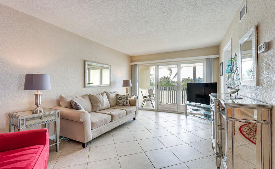 Photo of Livingroom in Capri Isle