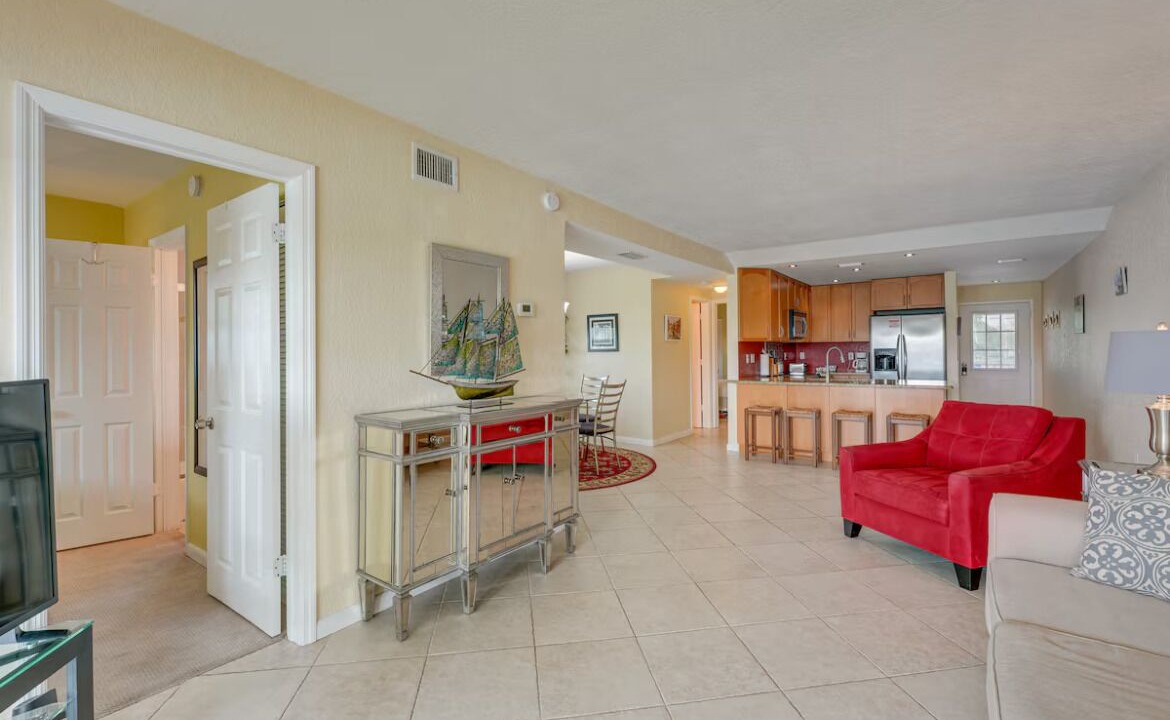 Photo of Livingroom in Capri Isle