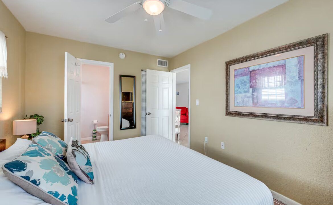 Photo of Bedroom in Capri Isle