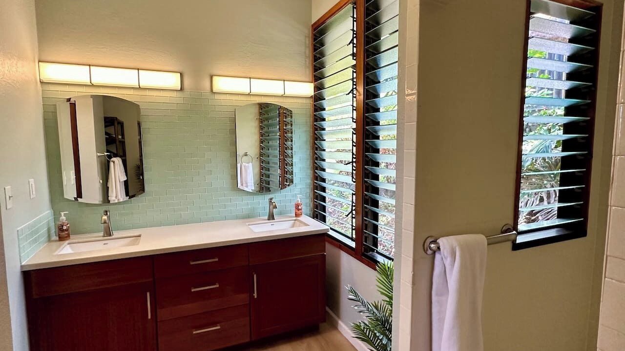 Photo of Bathroom in Kahaluu Bay
