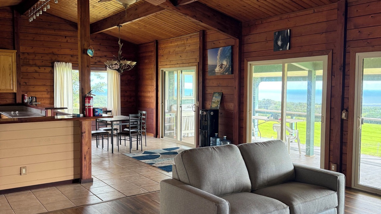Photo of Livingroom in Naalehu