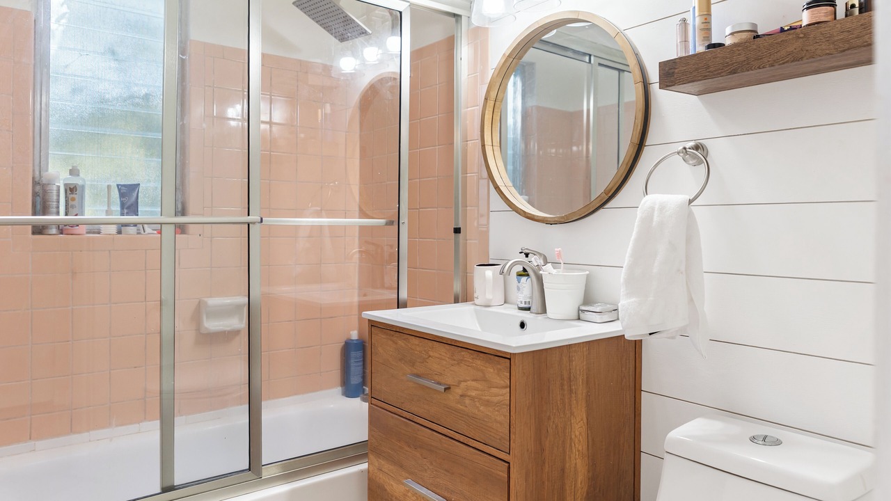 Photo of Bathroom in South Gate Ridge
