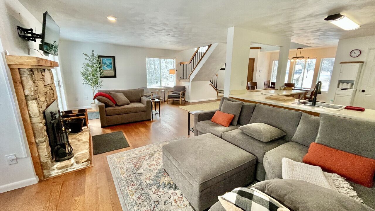 Photo of Livingroom in Jefferson Township