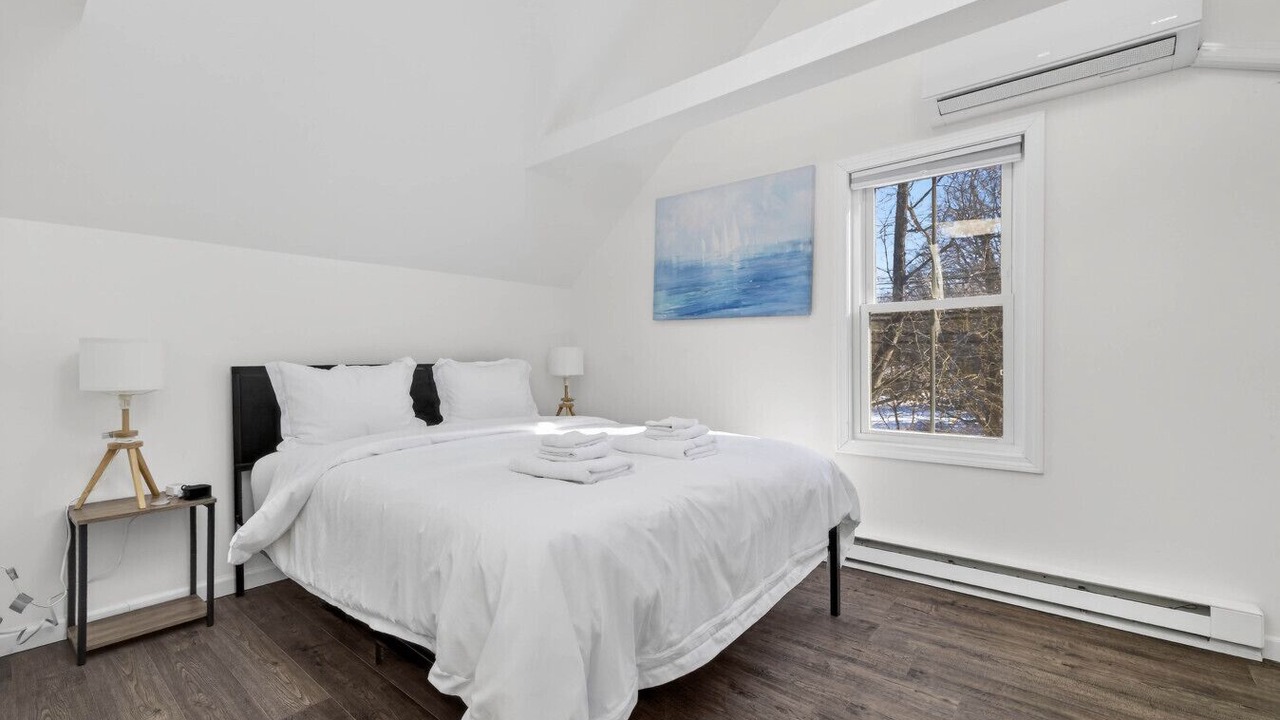 Photo of Bedroom in Westbrook Center