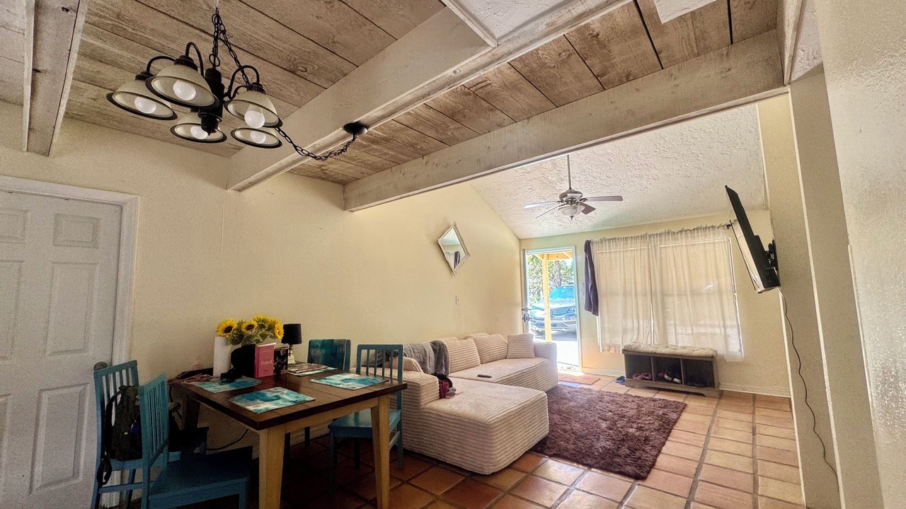 Photo of Livingroom in South Gate Ridge