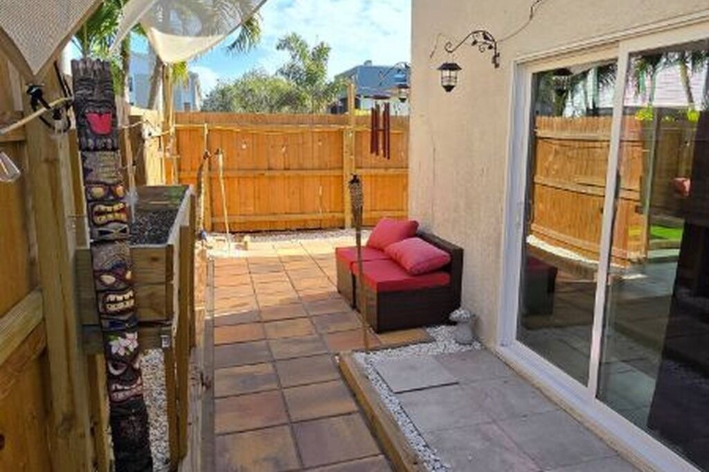 Photo of Patio Balcony in Capri Isle