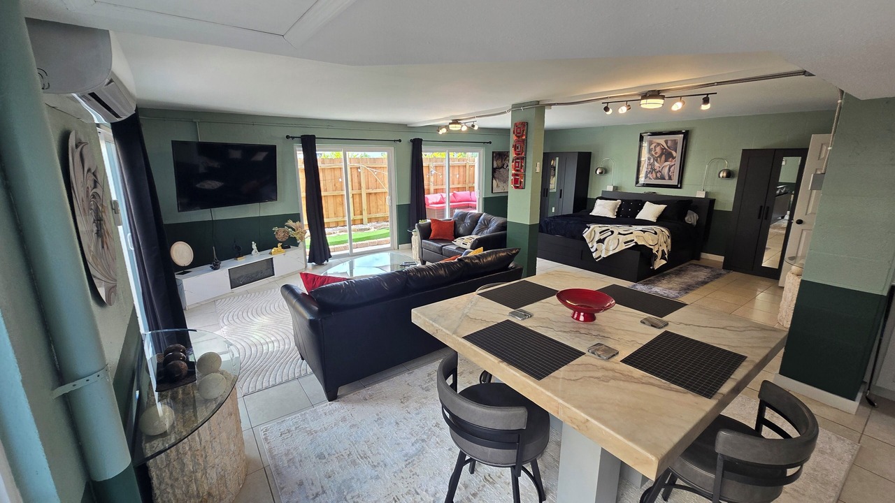 Photo of Livingroom in Capri Isle