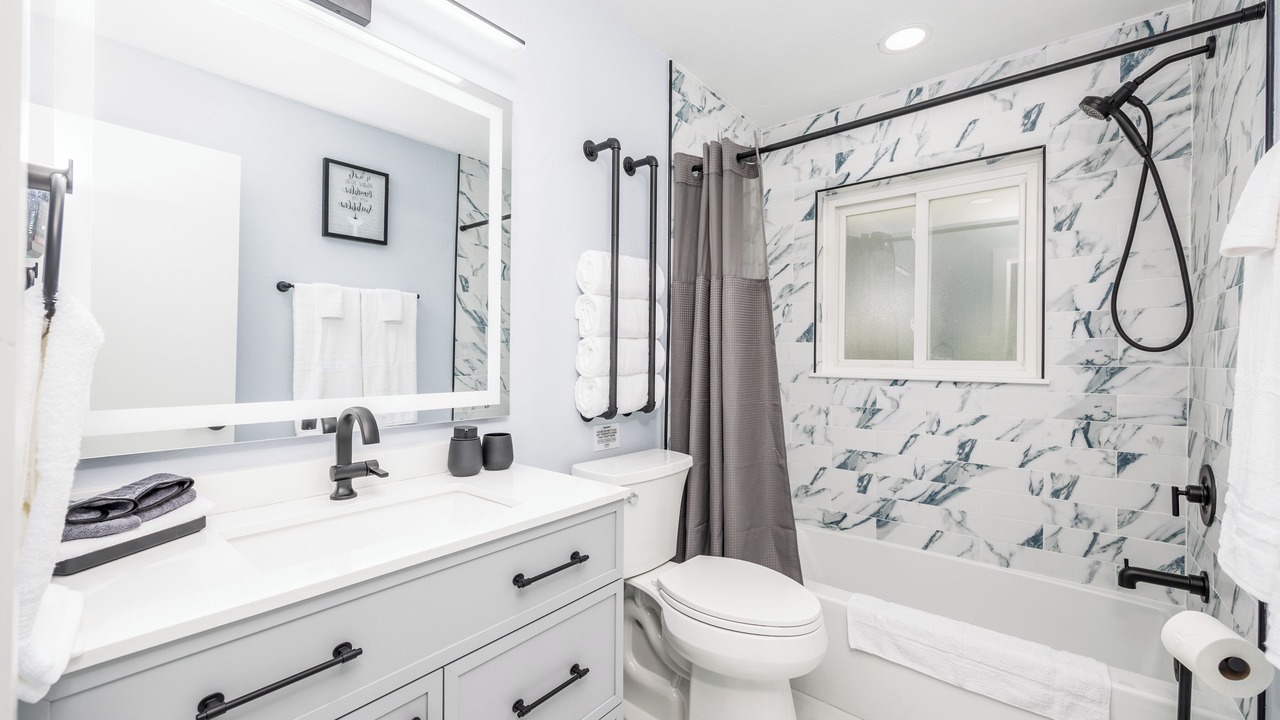 Photo of Bathroom in South Gate Ridge
