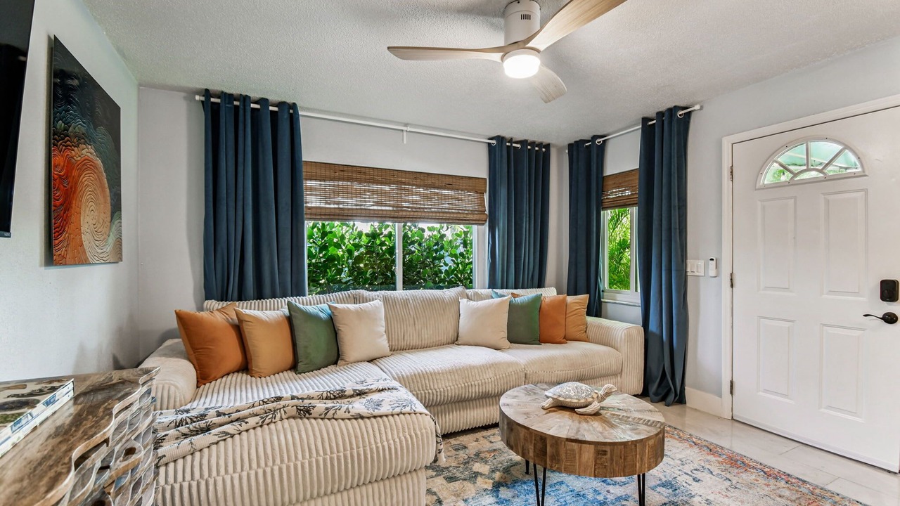Photo of Livingroom in Capri Isle